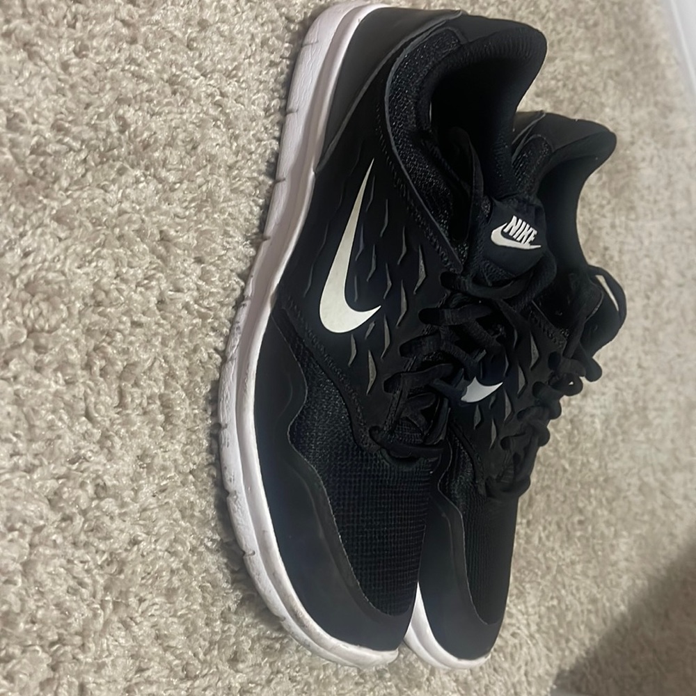 Nike Women's Orive NM Running Shoe Black and White 8.5